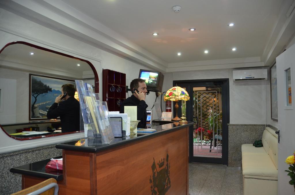 Hotel Cesare Augusto Nápoles Exterior foto